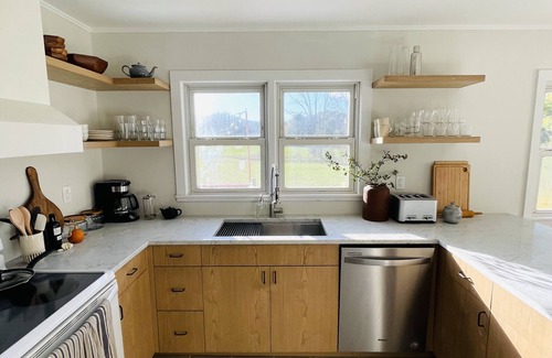 Oak Hill Casa | Pine Meadow - 3BR Country Home w/ Modern Amenities
