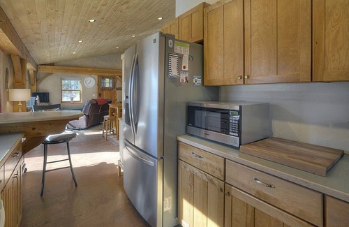Los Ranchitos Estates Cabina | Pine Meadow Cabin | Straw Bale, Solar Powered Cabin in Woods - Pets OK