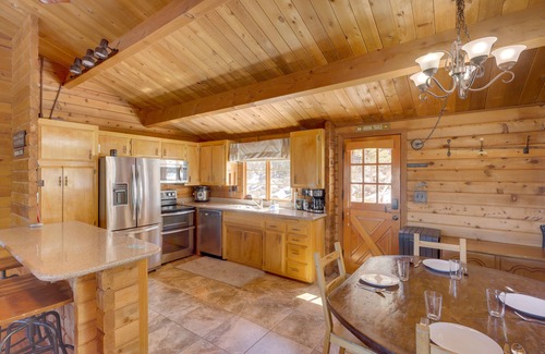 Pine Mountain Club Cabina | Pine Mountain Club Cabin Rental w/ Pool Access!