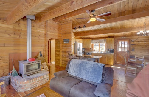 Pine Mountain Club Cabina | Pine Mountain Club Cabin Rental w/ Pool Access!