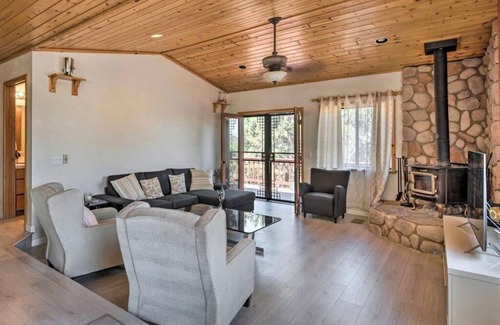 Pine Mountain Club Apartamento | Pine Mountain Club 3-BDR Treehouse Cabin Retreat