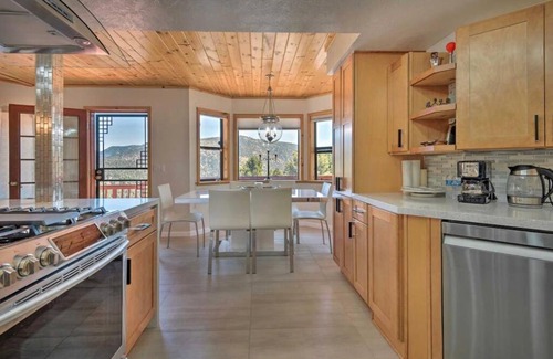 Pine Mountain Club Apartamento | Pine Mountain Club 3-BDR Treehouse Cabin Retreat