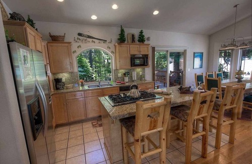 Pioneer Trail Casa | Pine Mountain Paradise 3 Bedroom Home by RedAwning