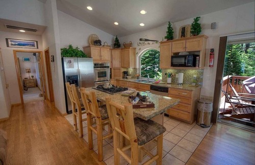 Pioneer Trail Casa | Pine Mountain Paradise 3 Bedroom Home by RedAwning