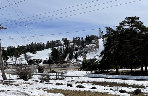 Iron Mountain Condominio | Pine mountain ski jump view 2 bedroom townhouse
