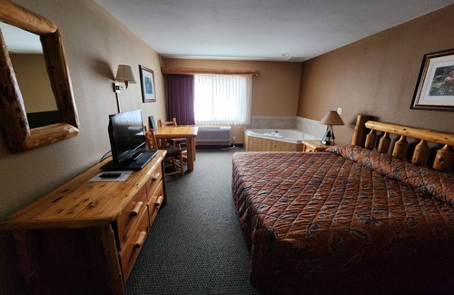 Crosslake Hotel | Pine Peaks Lodge & Suites