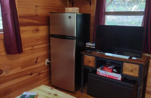 Jasper Cabina | Pine Ridge Cabin - A Cozy Getaway for Two near Jasper AR!