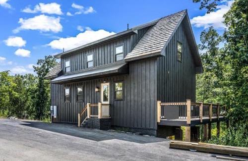 Sevierville Casa | Pine Ridge Retreat w Hot Tub Grill Games More