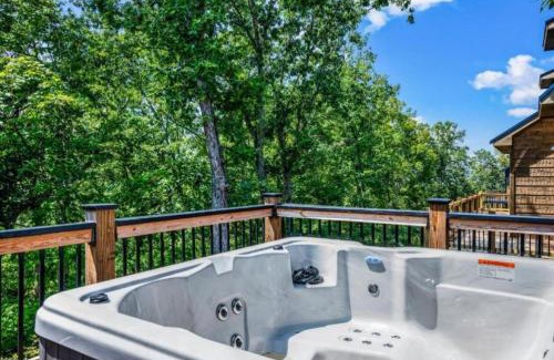 Sevierville Casa | Pine Ridge Retreat w Hot Tub Grill Games More