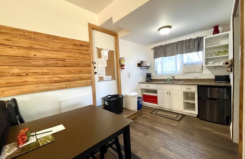 Ahwahnee Cabina | Pine Suite - Sierra Mountain Lodge