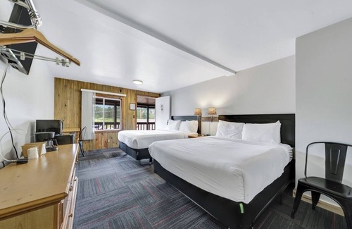 Hill City Hotel | Pine Top Balcony View