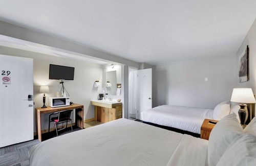 Hill City Hotel | Pine Top Convenience