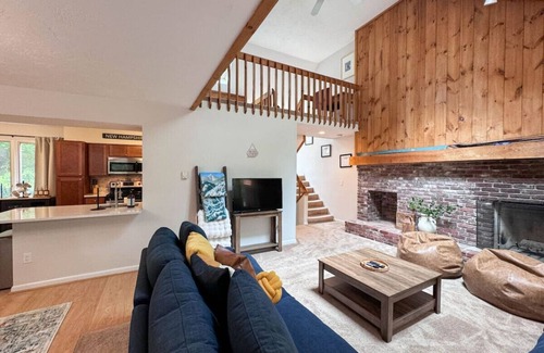Intervale Casa | Pine Top Lodge | Spacious Family Home with a Pool!