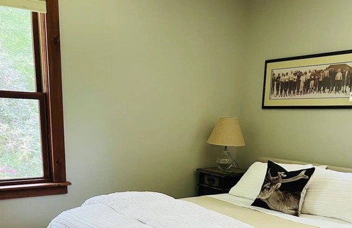Waterbury Casa | Pine Tree Hideaway - Private Home in the Mad River Valley