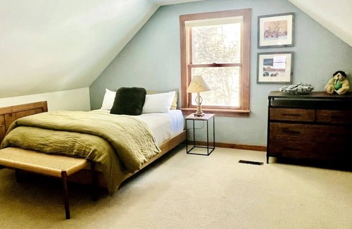 Waterbury Casa | Pine Tree Hideaway - Private Home in the Mad River Valley