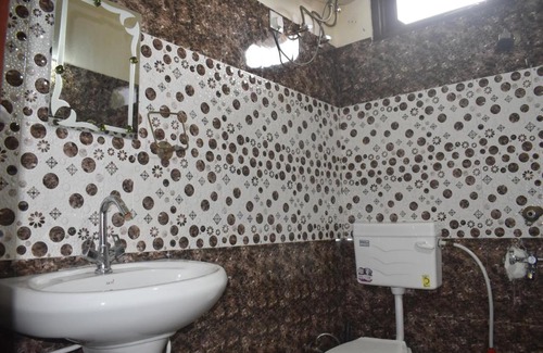 Kumarhatti Hotel | Pine valley home stay