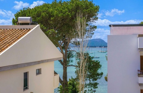 Puerto de Pollensa Apartamento | Pine Walk adjacent, 3rd floor apartment (with lift)WIFI beach 2 min great views.