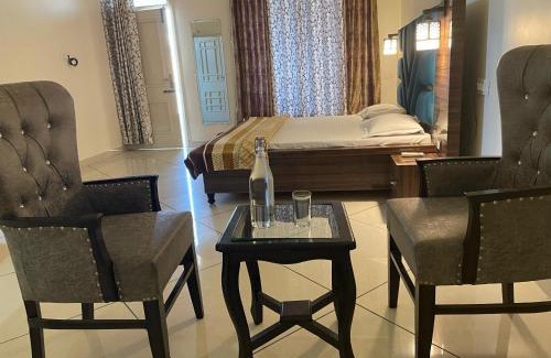 Amritsar Apartamento | Pine Wood Apartment