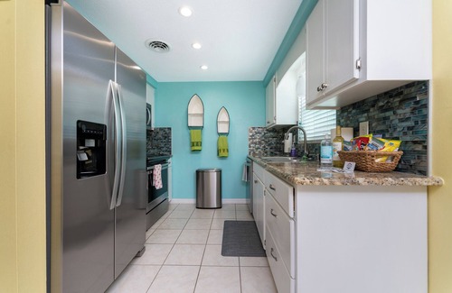 Englewood Villa | Pineapple Express at the Beach Shack Just one block from the beach!