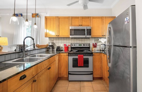 Governor's Harbour Condominio | Pineapple Fields Boutique Condo Hotel
