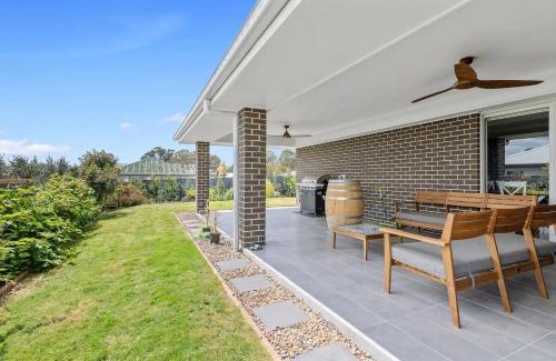 Cessnock Casa | Pineapple House Furry Friends Welcome
