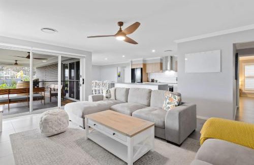 Cessnock Casa | Pineapple House Furry Friends Welcome