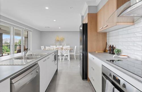 Cessnock Casa | Pineapple House Furry Friends Welcome