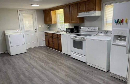 Leland Casa | Pineapple Inn(2322130)...7 miles from downtown Wilmington