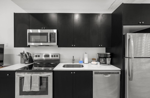 Gillespie Park Apartamento | Pineapple Paradise #3 13 min to Beach Fire Pit