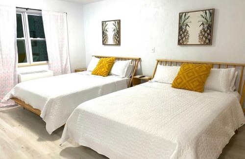 Bridgeport Heights Apartamento | Pineapple Shores Retro Inn 5