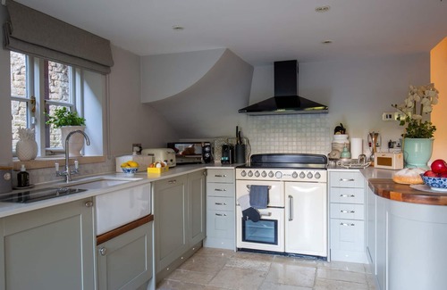 Longborough Cabaña | Pineapple Spa Cottage, Lower Swell - sleeps 4 guests in 2 bedrooms