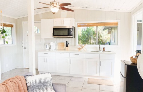 Keaau Casa | Pineapple Studio, Kitchenette, Private Lanai