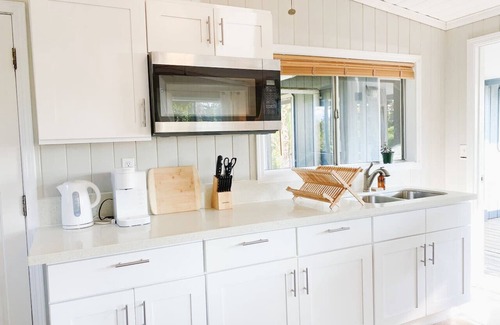 Keaau Casa | Pineapple Studio, Kitchenette, Private Lanai