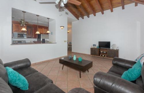 French Harbour Apartamento | Pineapple Villa 142 condo