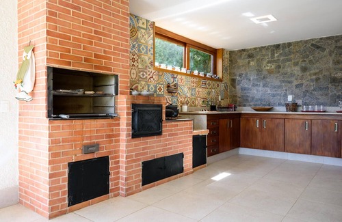 Itaipava Casa | Pet Friendly - House for up to 8 People With Gourmet Area and Cleanning Lady Icavirio Petr Polis