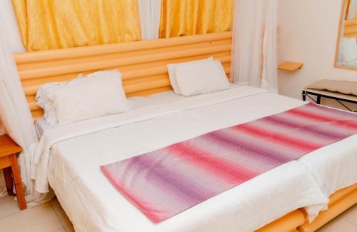 Mombasa Hotel | Pinebreeze Holiday Resort
