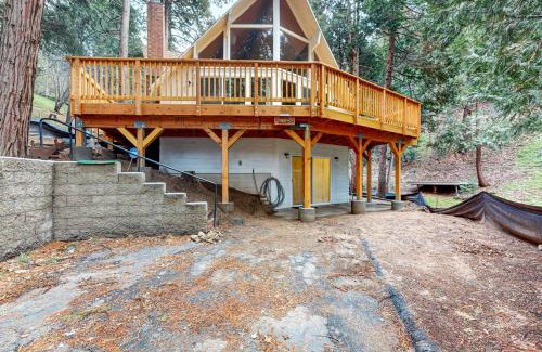 Crestline Casa | Pinecrest Paradise