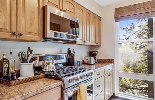 Lake Forest Cabina | Pinegrove by Avantstay Beautiful Villas Condo Just Outside Tahoe City!
