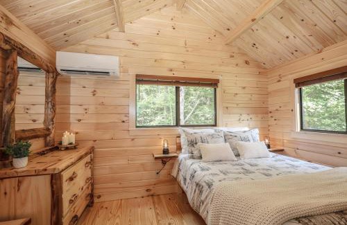 Lincoln Casa | PineHaus - Brand New Log Cabin at Harvard Brook