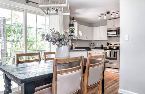 Pinehurst Casa | Pinehurst Cottage ★ Serves 8 ★ No Stairs ★ King Bed