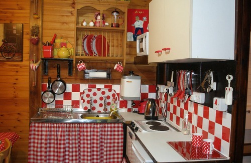 Pontyclun Cabina | 'Pinelodge' - casa de vacaciones - LLANTRISANT - 12 millas de CARDIFF.