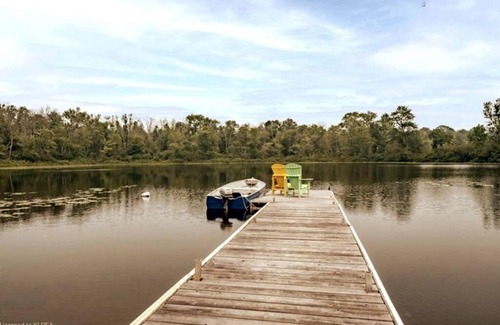Norland Casa | Pines Bay Waterfront cottage with Hot tub!