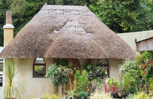 Carlyon Casa | Pinetum Garden Cottages