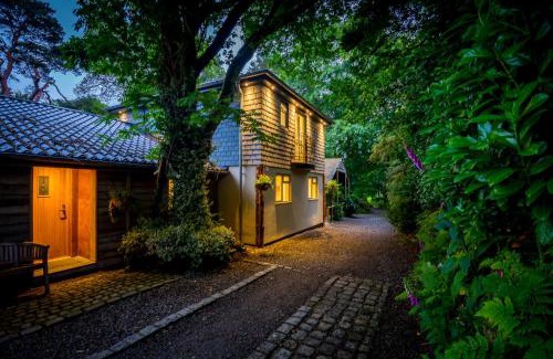 Carlyon Casa | Pinetum Garden Cottages