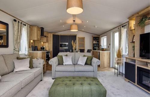 Wells-next-the-Sea Cabina | Pinewoods e-Lakeside Luxe - dog friendly