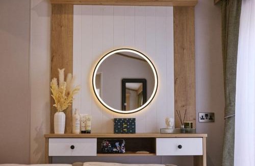 Wells-next-the-Sea Cabina | Pinewoods e-Lakeside Luxe - dog friendly