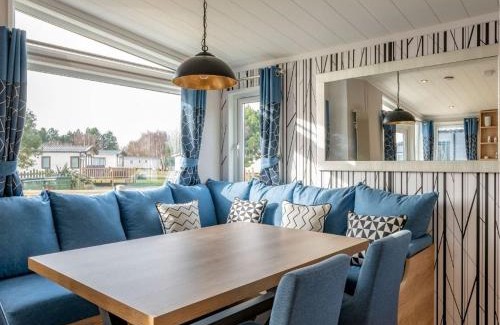 Wells-next-the-Sea Cabina | Pinewoods Saltmarsh Lodge sleeps 7 – no.3
