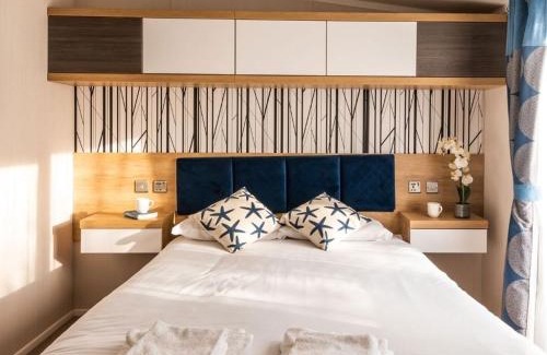 Wells-next-the-Sea Cabina | Pinewoods Saltmarsh Lodge no.2 sleeps 7 – no dogs