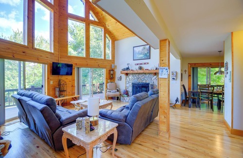 Piney Creek Cabina | Piney Creek Cabin w/ Deck, Grill & Mountain Views!