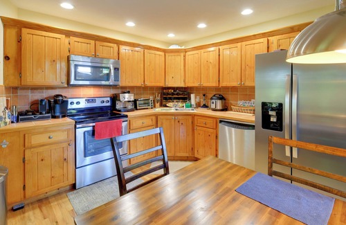 Piney Creek Cabina | Piney Creek Cabin w/ Deck, Grill & Mountain Views!